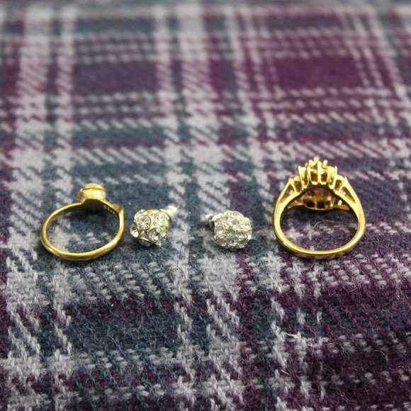 Costume Ring and Earring Lot of Three - Picture 7 of 8